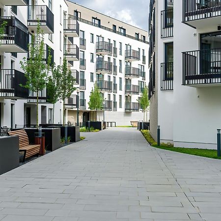 Stylish & Comfy Garbary Apartments With Parking By Noclegi Renters Poznan Exterior foto