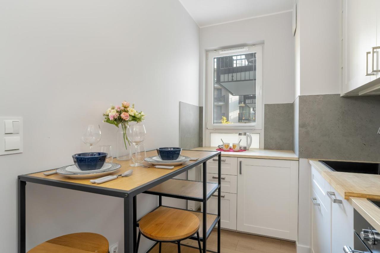 Stylish & Comfy Garbary Apartments With Parking By Noclegi Renters Poznan Exterior foto