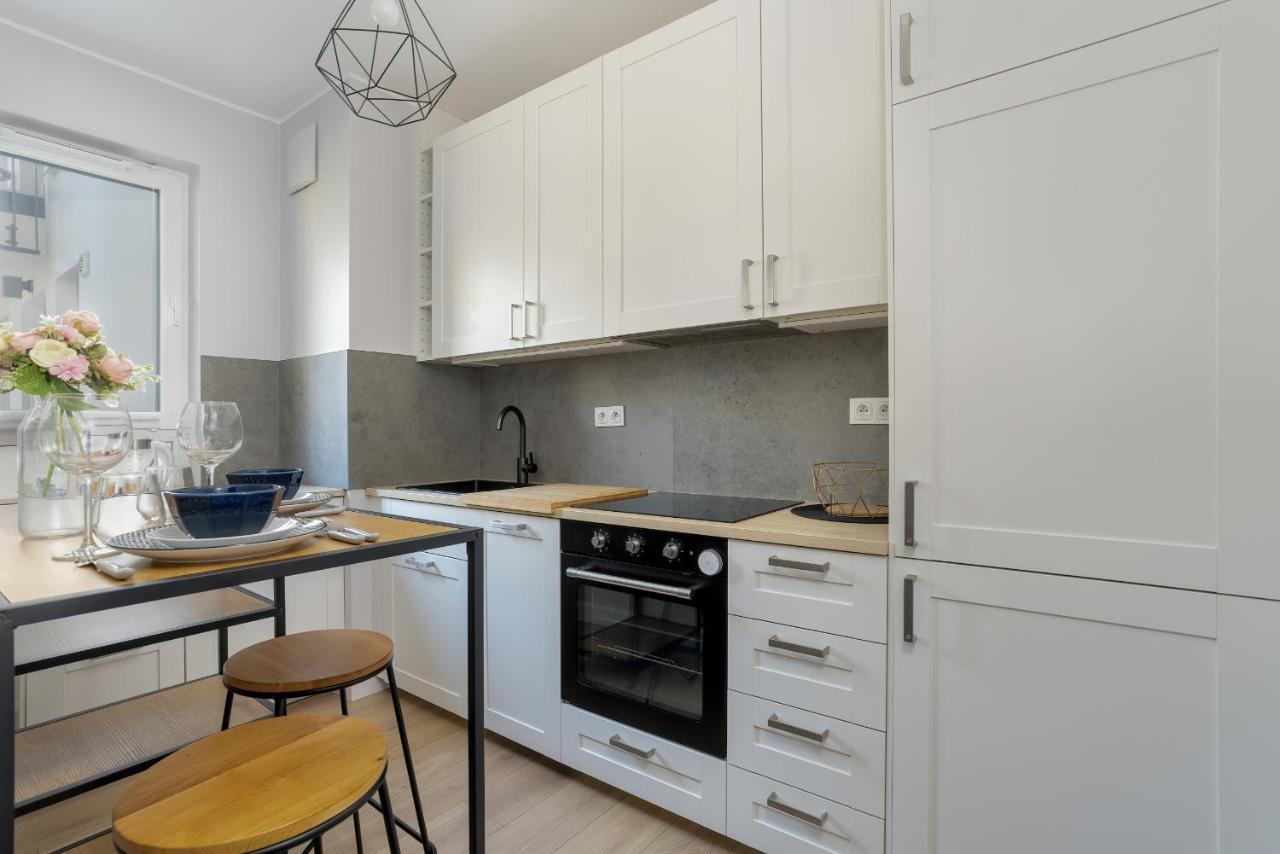 Stylish & Comfy Garbary Apartments With Parking By Noclegi Renters Poznan Exterior foto