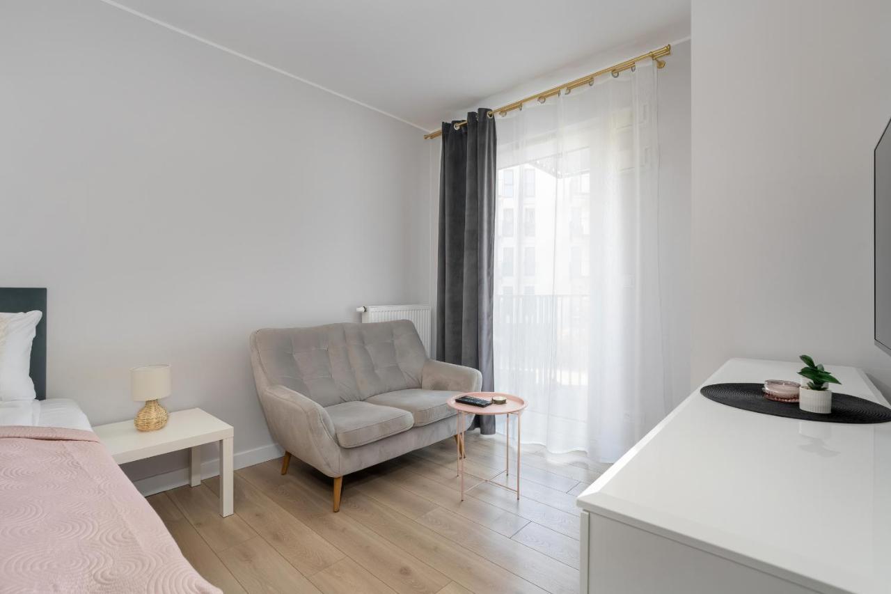 Stylish & Comfy Garbary Apartments With Parking By Noclegi Renters Poznan Exterior foto