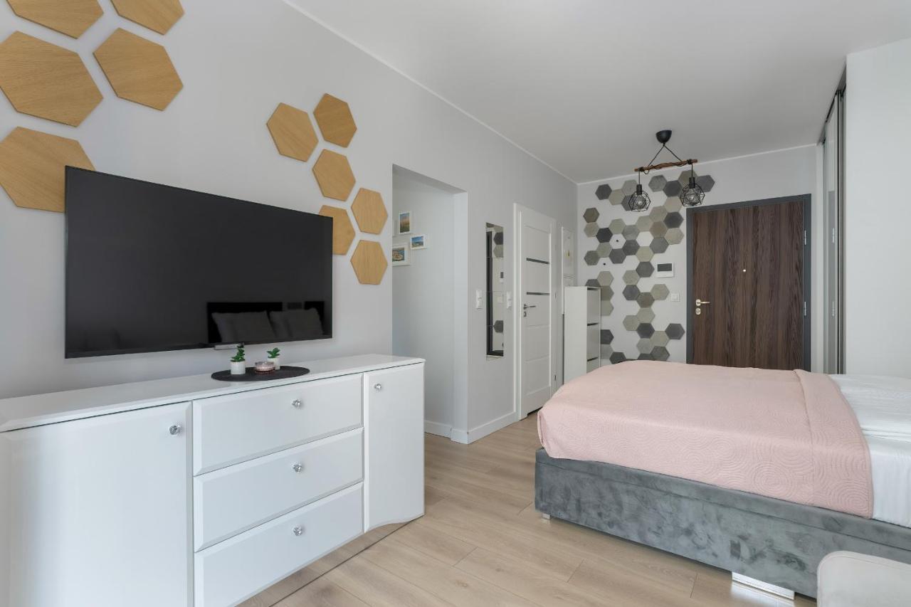Stylish & Comfy Garbary Apartments With Parking By Noclegi Renters Poznan Exterior foto