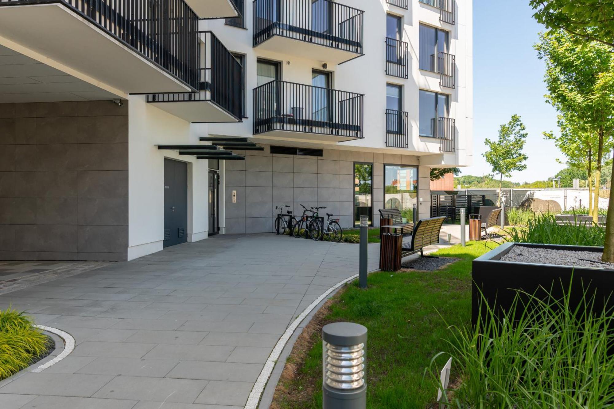 Stylish & Comfy Garbary Apartments With Parking By Noclegi Renters Poznan Exterior foto