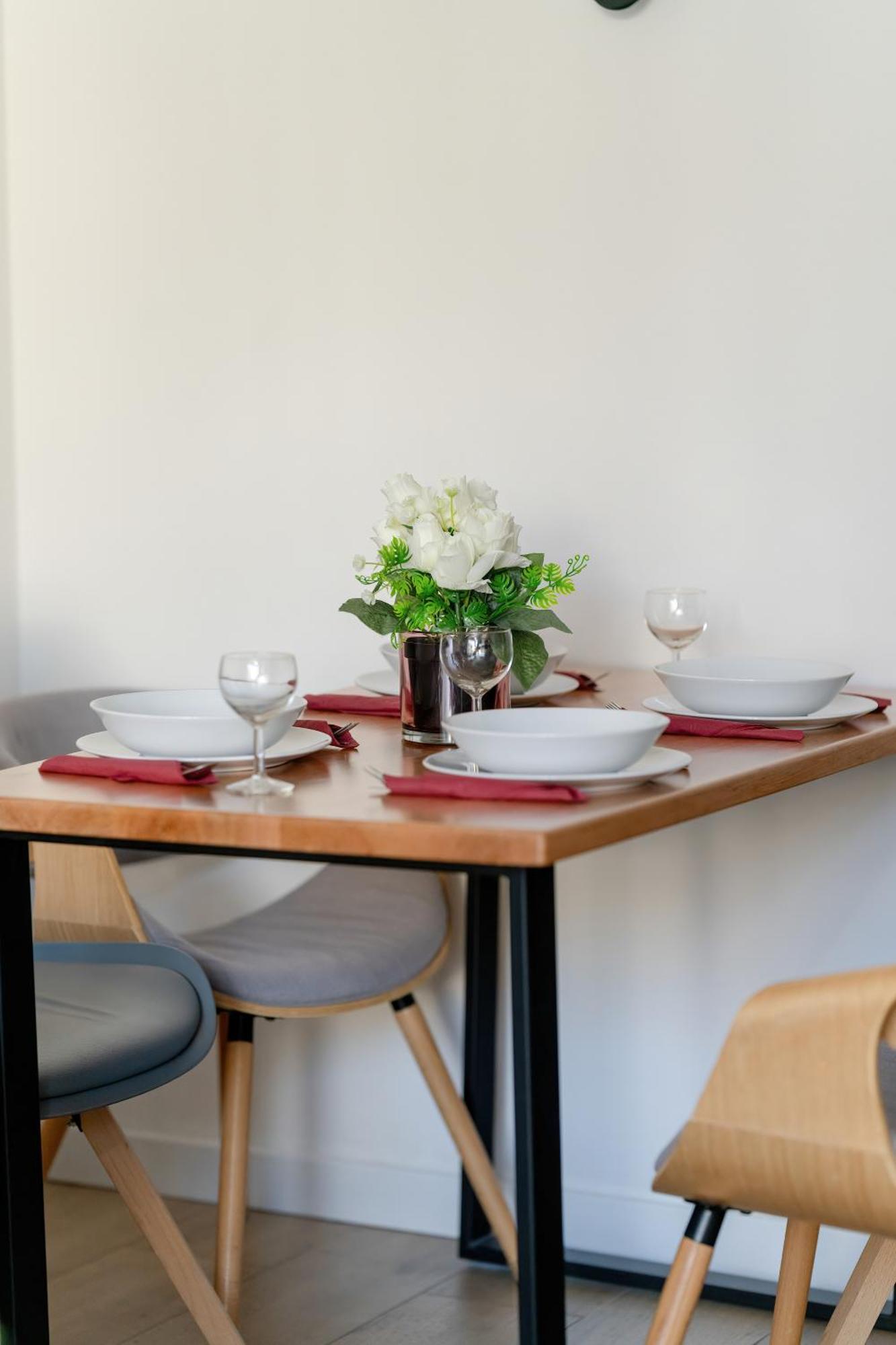 Stylish & Comfy Garbary Apartments With Parking By Noclegi Renters Poznan Exterior foto